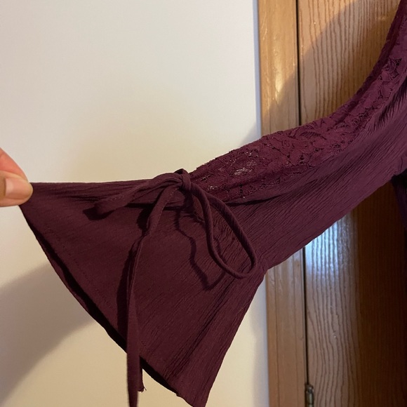 Tunic top with detailed sleeves with lace - Picture 4 of 8